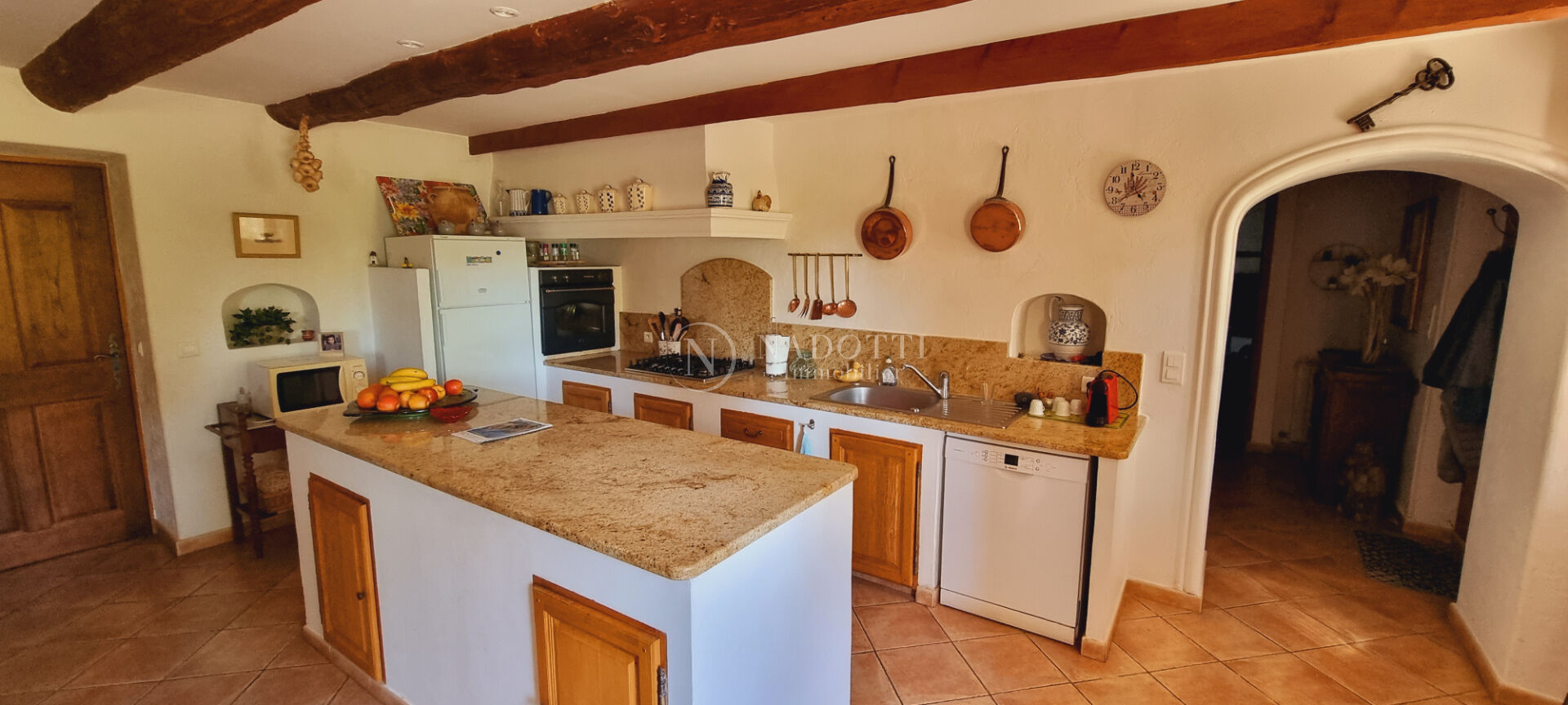 Cavaillon mas en campagne sur 9300 m² de terrain.