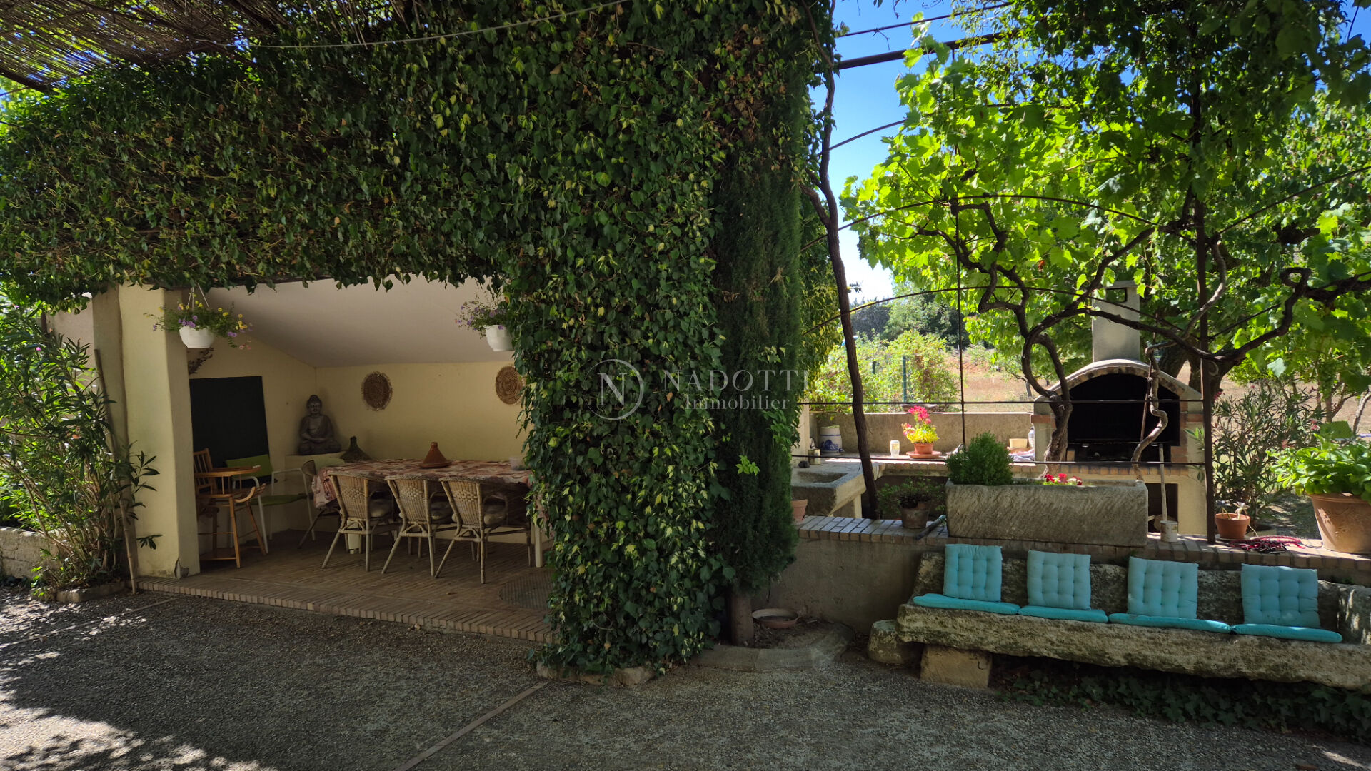 Cavaillon mas en campagne sur 9300 m² de terrain.