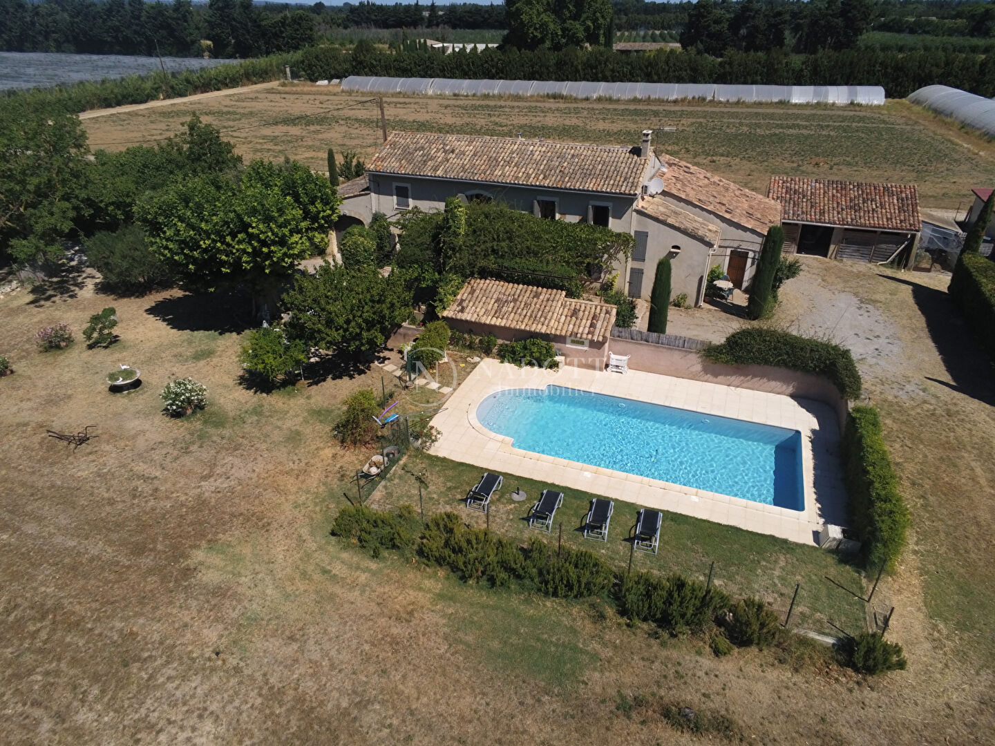 Cavaillon mas en campagne sur 9300 m² de terrain.