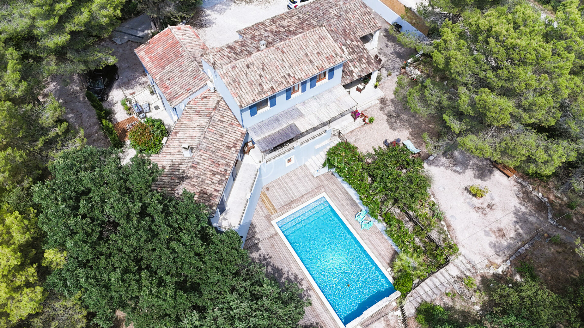 Propriété sur la colline Saint Antoine avec deux appartements indépendants et 5000m2 de terrain