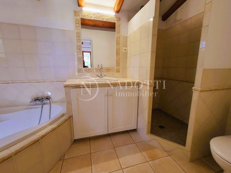 Propriété sur la colline Saint Antoine avec deux appartements indépendants et 5000m2 de terrain