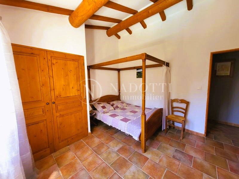 Propriété sur la colline Saint Antoine avec deux appartements indépendants et 5000m2 de terrain