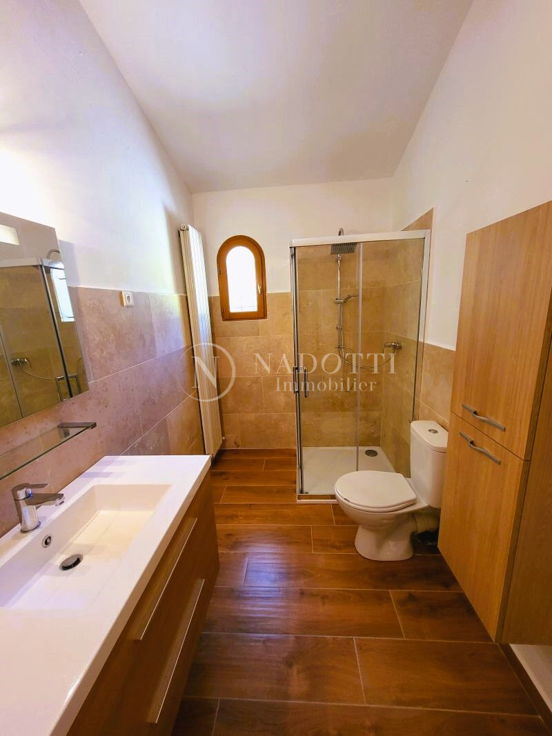 Propriété sur la colline Saint Antoine avec deux appartements indépendants et 5000m2 de terrain