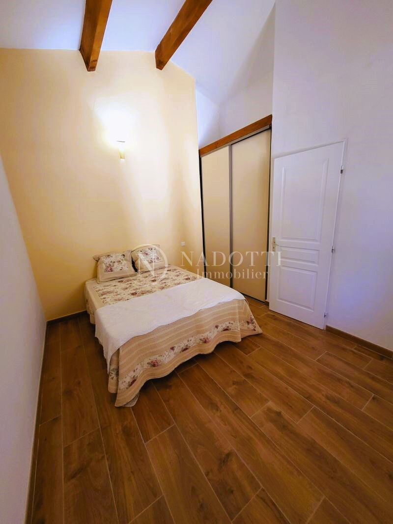 Propriété sur la colline Saint Antoine avec deux appartements indépendants et 5000m2 de terrain