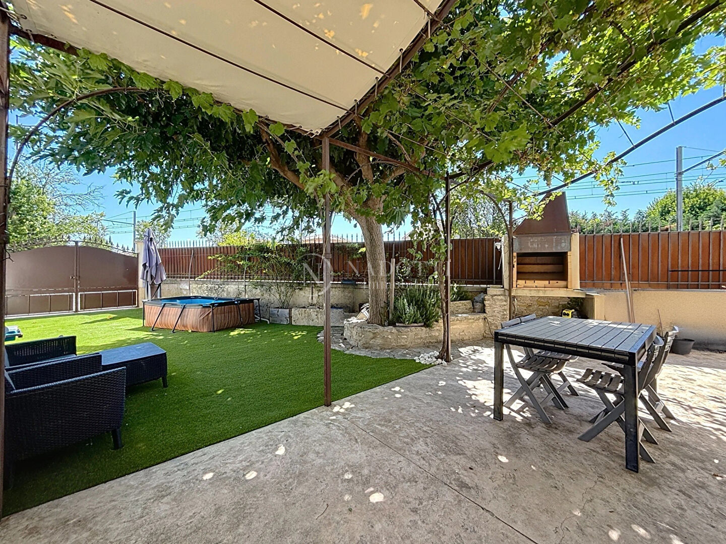 Maison L Isle Sur La Sorgue 4 pièce(s) 105 m2, cour intérieure, proche centre