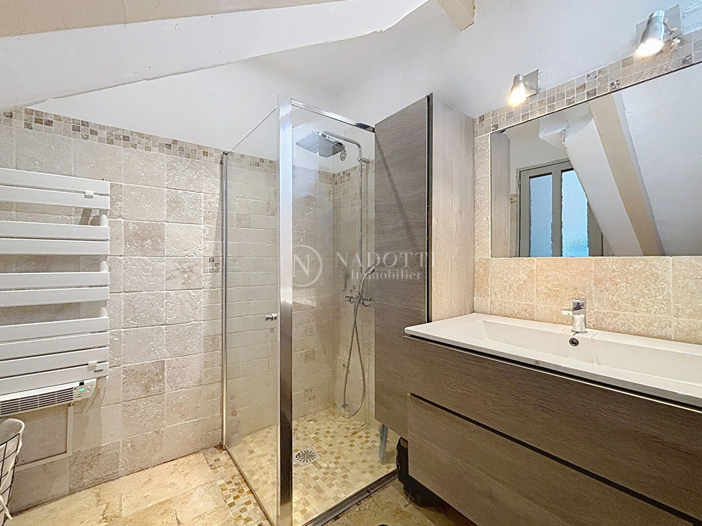 Maison L Isle Sur La Sorgue 4 pièce(s) 105 m2, cour intérieure, proche centre