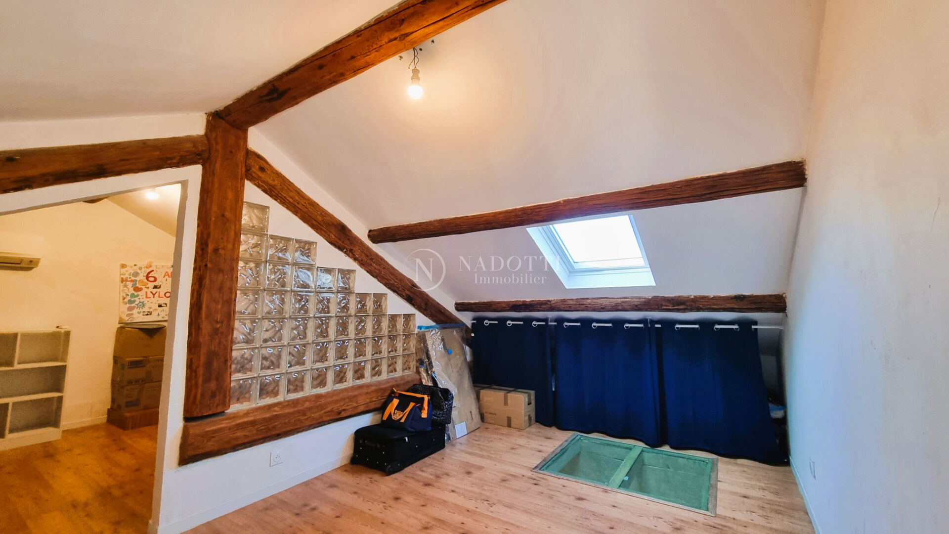 Maison L Isle Sur La Sorgue 4 pièce(s) 105 m2, cour intérieure, proche centre