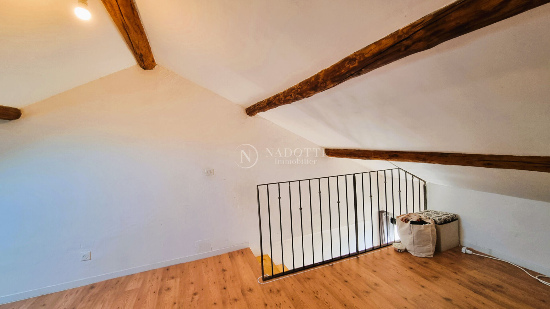 Maison L Isle Sur La Sorgue 4 pièce(s) 105 m2, cour intérieure, proche centre