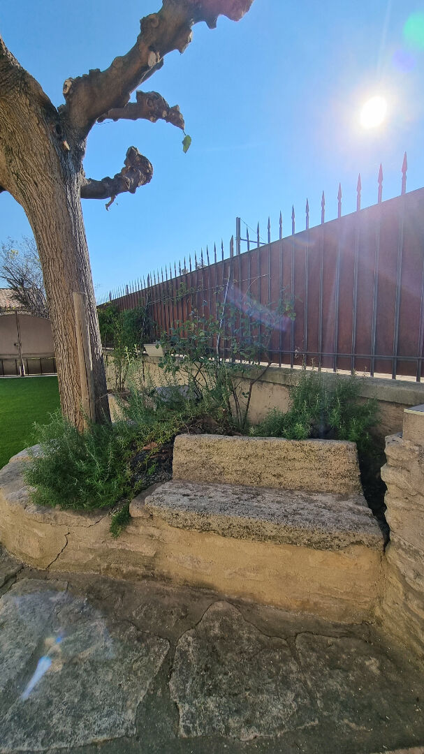 Maison L Isle Sur La Sorgue 4 pièce(s) 105 m2, cour intérieure, proche centre