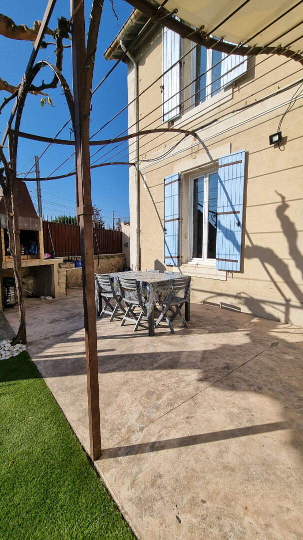 Maison L Isle Sur La Sorgue 4 pièce(s) 105 m2, cour intérieure, proche centre