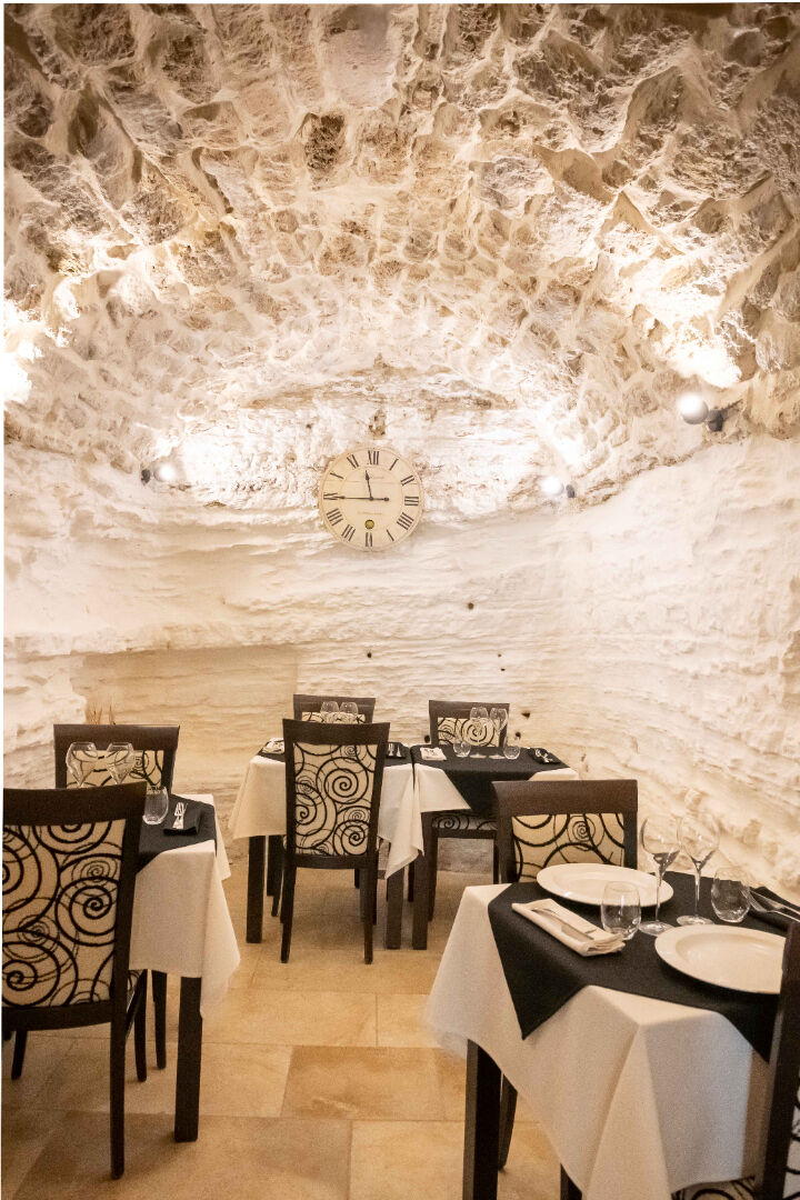 Murs commerciaux de 60m2 dans le coeur du charmant village de Ménerbes en Provence