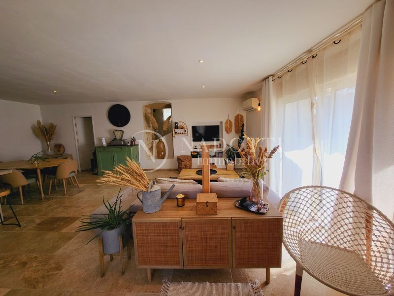 L Isle Sur La Sorgue en campagne avec jardin et terrasse ombragée, en pierres