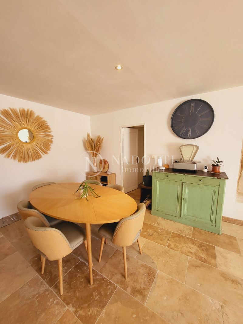 L Isle Sur La Sorgue en campagne avec jardin et terrasse ombragée, en pierres