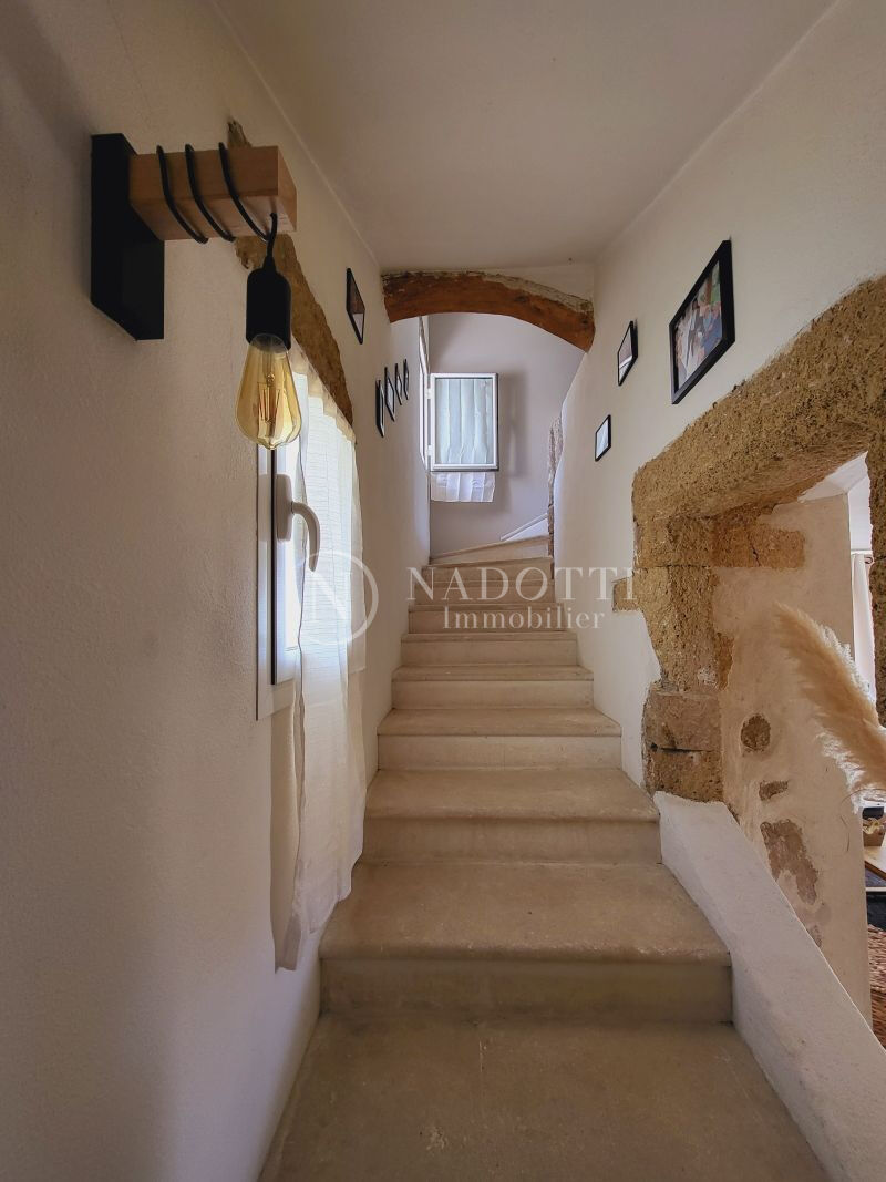 L Isle Sur La Sorgue en campagne avec jardin et terrasse ombragée, en pierres