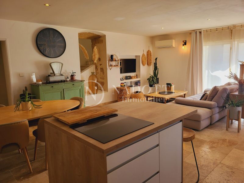 L Isle Sur La Sorgue en campagne avec jardin et terrasse ombragée, en pierres