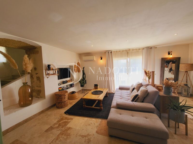 L Isle Sur La Sorgue en campagne avec jardin et terrasse ombragée, en pierres