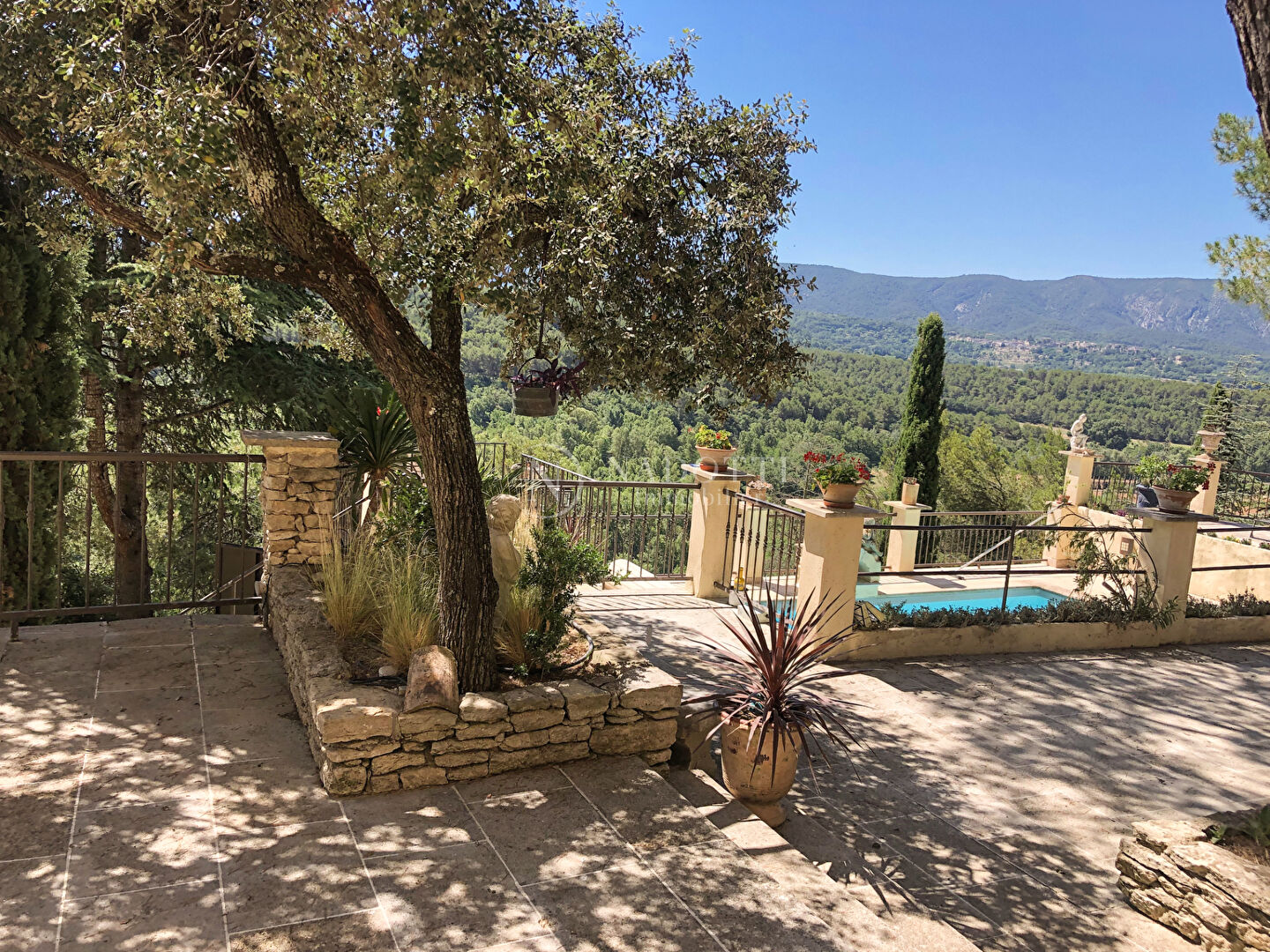 Maison 6 pièces 207 m² · à Goult · 207 m² · 1 564 500 €
