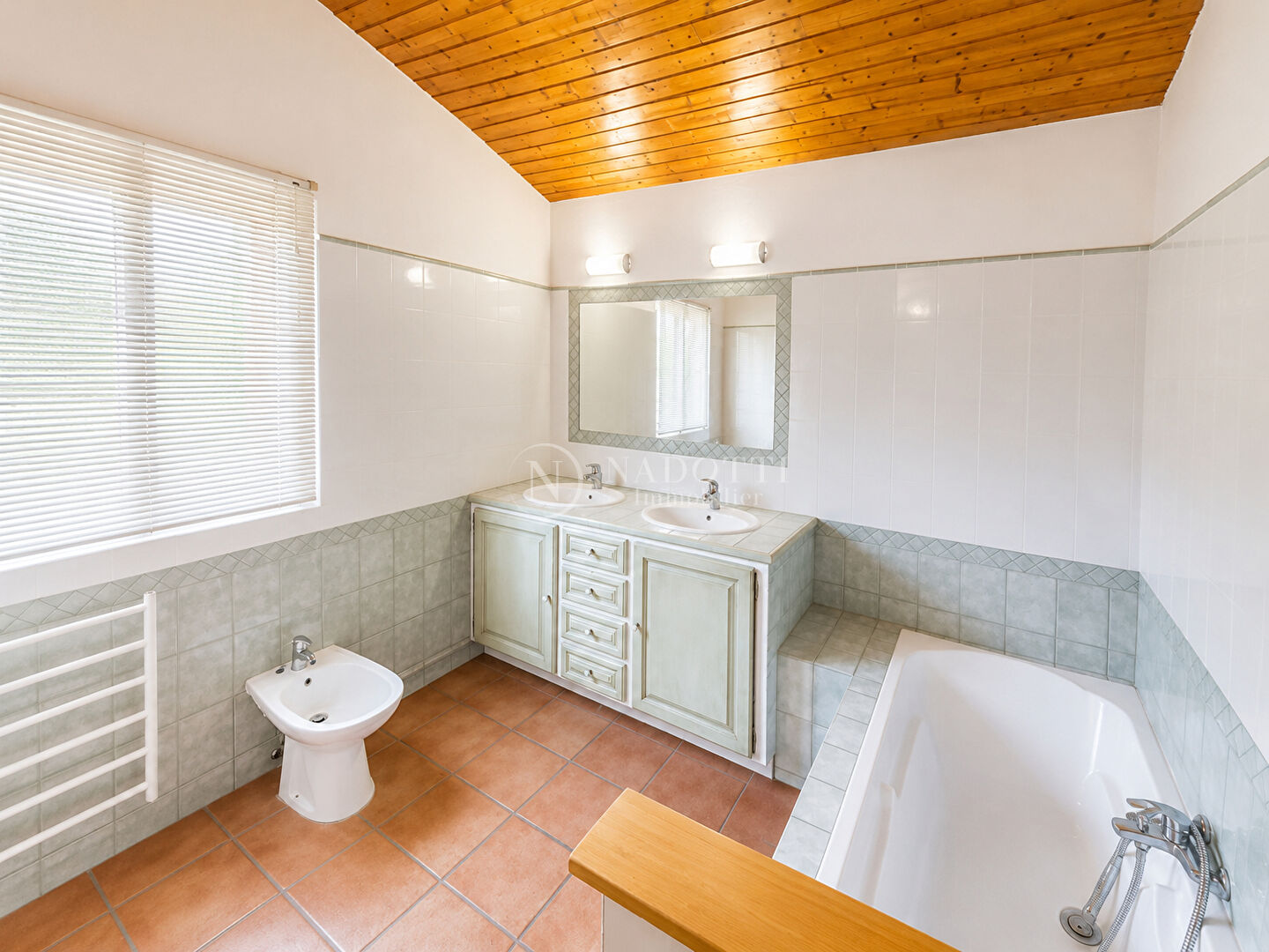 Maison 9 pièces 265 m² · à Cabrieres d'Avignon · 264,5 m² · 950 000 €